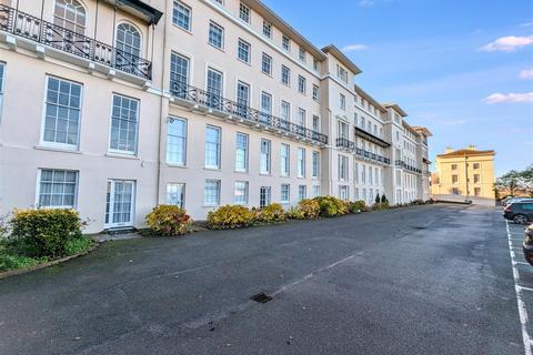 2 bedroom flat for sale, Brigstocke Terrace, Ryde, PO33 2PD