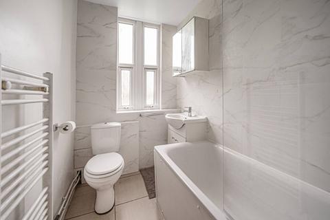 2 bedroom flat to rent, Christchurch Avenue, North Finchley, London, N12