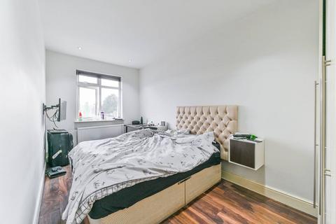 undefined, Streatham Vale, Streatham Common, London, SW16