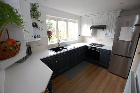 4 bedroom detached house to rent, Taunton Lawns, Greater Manchester OL7