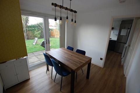 4 bedroom detached house to rent, Taunton Lawns, Greater Manchester OL7