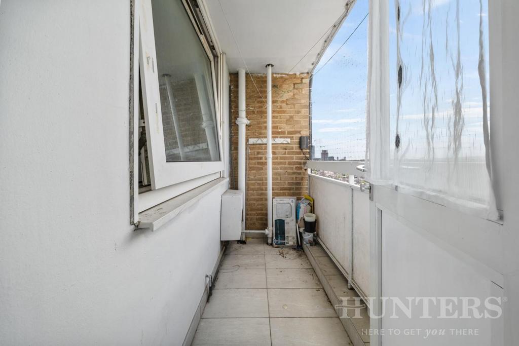 Flat 111, Twyford House N15 6 PB-10.jpg