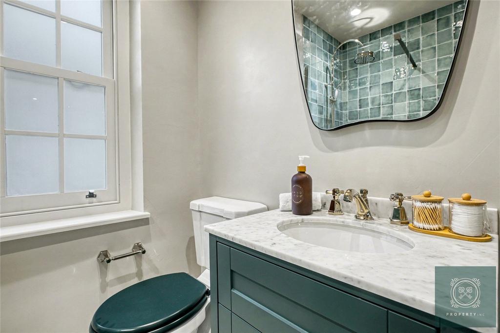 En-Suite Bathroom