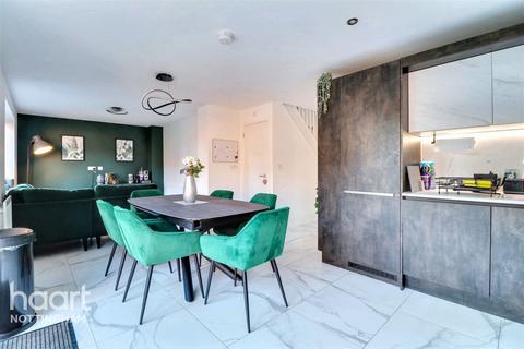 4 bedroom detached house to rent, Pipit Grove, Nottingham