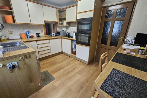 2 bedroom bungalow for sale, Pinewood Road, Ash, Aldershot