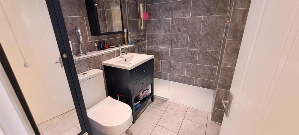 Shower room shot 2.jpg