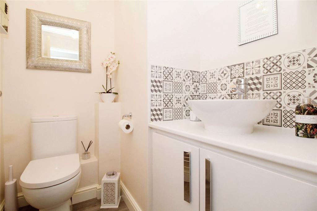 Cloakroom/Wc