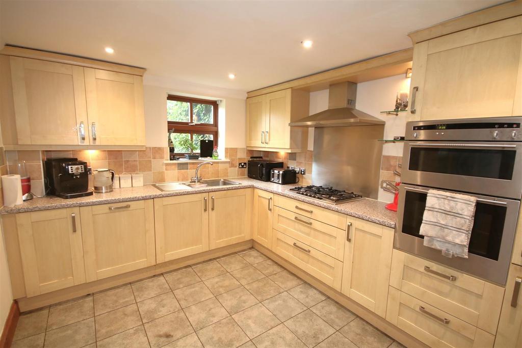 Kitchen a.JPG
