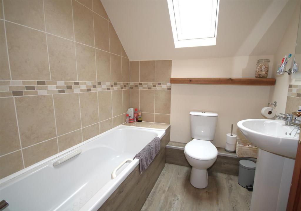 Family Bathroom a.JPG