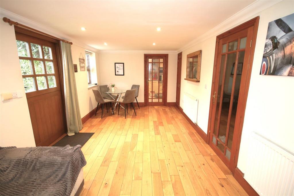 Living Room d.JPG
