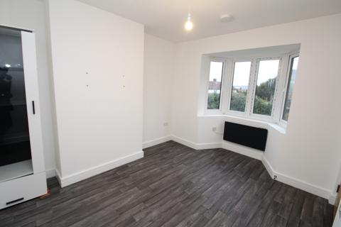 4 bedroom end of terrace house to rent, Hawthorn Road, Rochester ME2