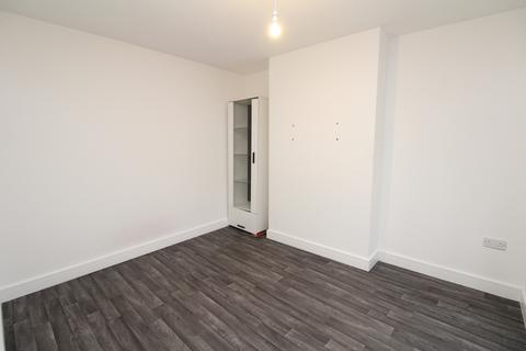 4 bedroom end of terrace house to rent, Hawthorn Road, Rochester ME2