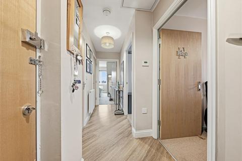 2 bedroom flat for sale, The Links, Herne Bay