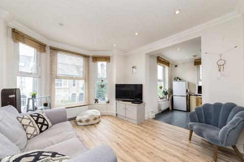 1 bedroom flat for sale, Heslop Road, London SW12