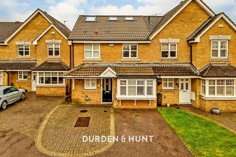 Kershaw Close, Emerson Park, RM11