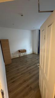 1 bedroom in a house share to rent, London E7