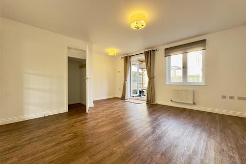 3 bedroom end of terrace house to rent, Littledale Row, Trevenson Road, Newquay TR7