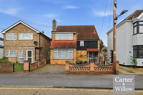 3 bedroom detached house for sale, Aldborough Road, Essex