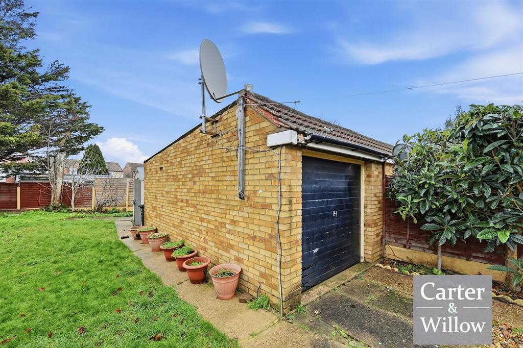 Detached garage
