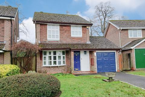 3 bedroom detached house for sale, Chestnut Walk, Pulborough