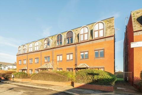 Brook Road South, Brentford TW8