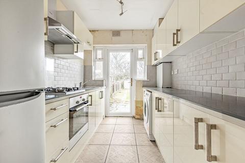 3 bedroom terraced house to rent, Westcroft Gardens, Morden SM4