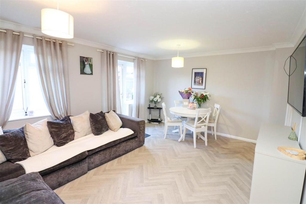 Lounge/Dining Room