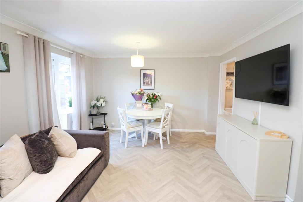 Lounge/Dining Room