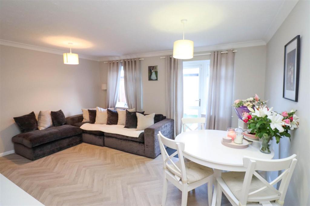 Lounge/Dining Room