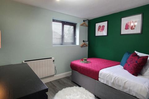 1 bedroom in a house share to rent, 45 Thompson Lane, Oldham