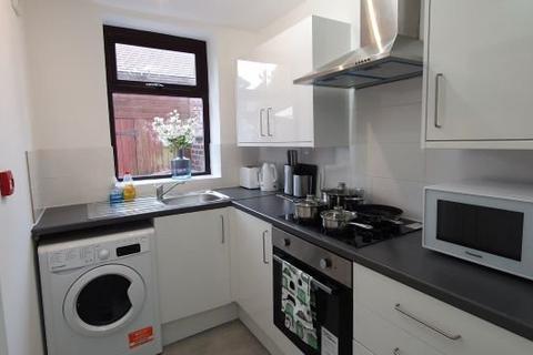 1 bedroom in a house share to rent, 45 Thompson Lane, Oldham