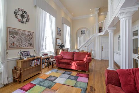 3 bedroom flat for sale, Beaufort Arms Court, Monmouth
