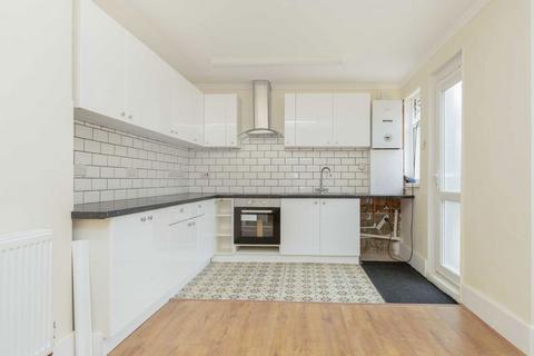 5 bedroom end of terrace house to rent, Goldsmith Road, London N11