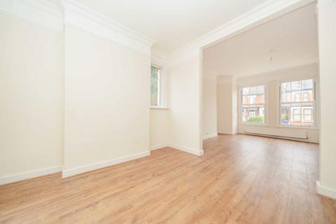 5 bedroom end of terrace house to rent, Goldsmith Road, London N11