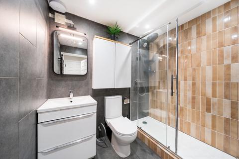 2 bedroom flat to rent, Cline Road, London, N11