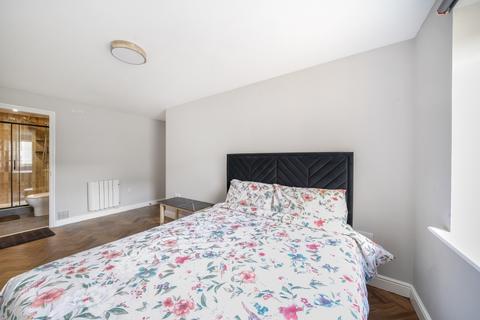 2 bedroom flat to rent, Cline Road, London, N11