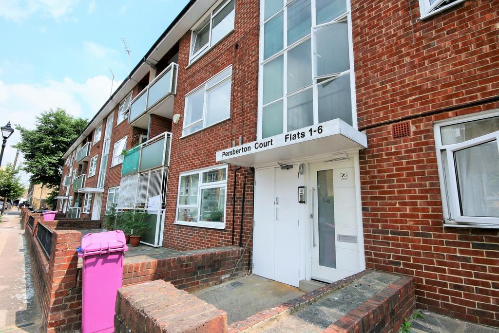 2 Bedroom For Sale in E1 4 EN - PRIVATE GATED GARA