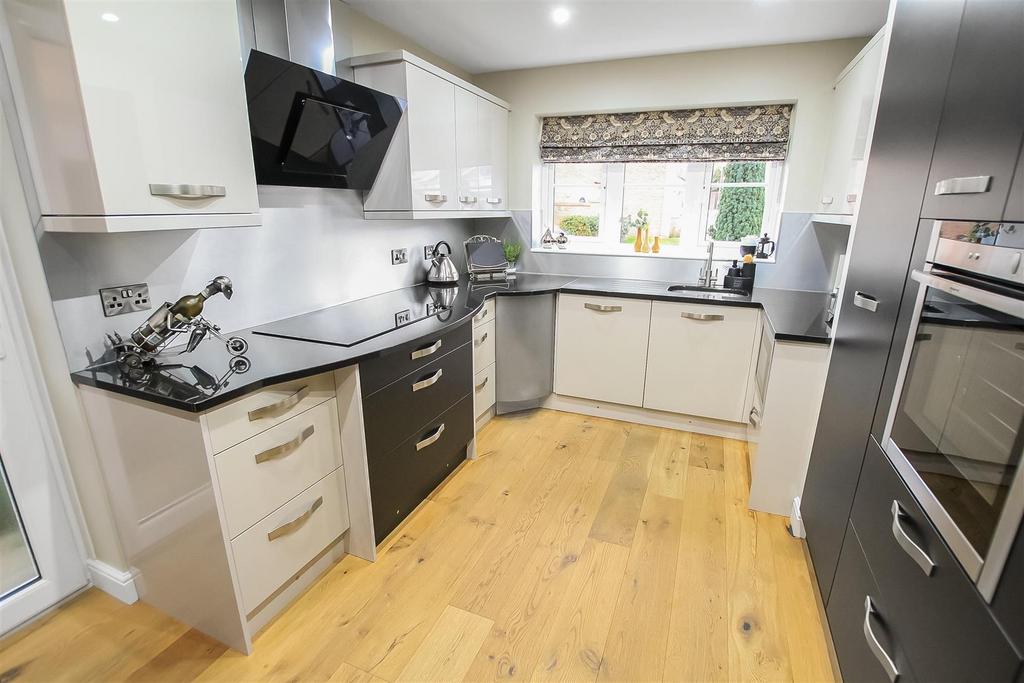 Kitchen (2).jpg