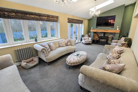 4 bedroom detached house for sale, Windsor Close, Woodham
