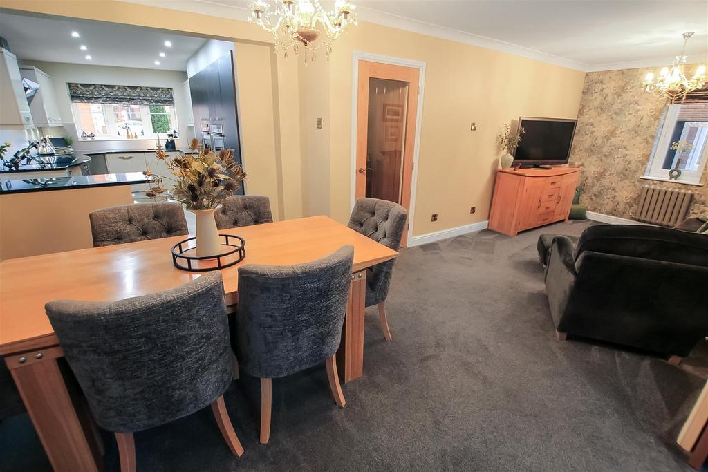 Dining Area (2).jpg
