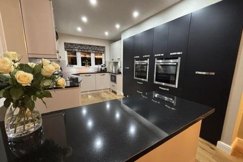 4 bedroom detached house for sale, Windsor Close, Woodham