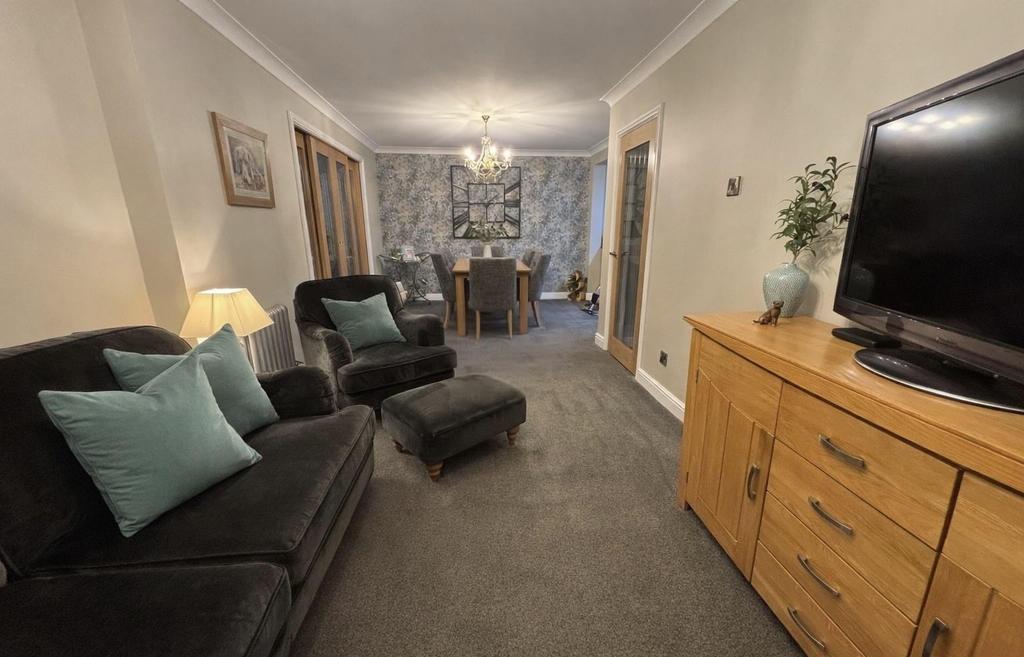 Living Area (2).jpeg