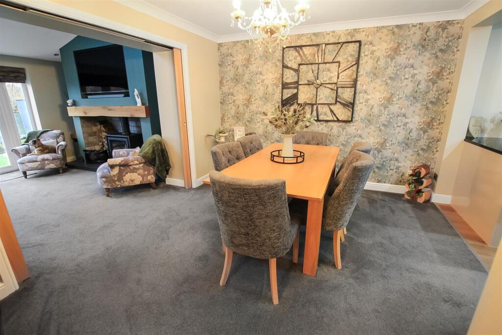 Dining Area (1).jpeg