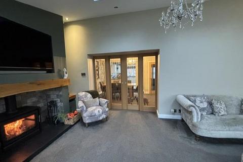 4 bedroom detached house for sale, Windsor Close, Woodham