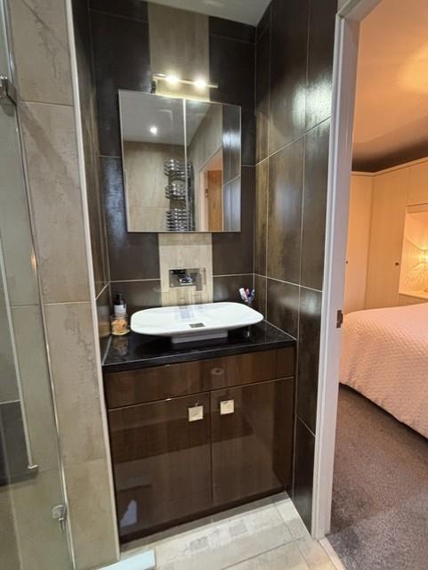 En-Suite (3).jpeg
