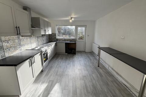 3 bedroom terraced house to rent, Wingfield Road, Trowbridge