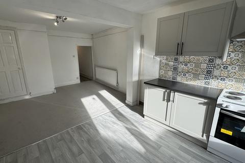 3 bedroom terraced house to rent, Wingfield Road, Trowbridge