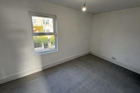 3 bedroom terraced house to rent, Wingfield Road, Trowbridge