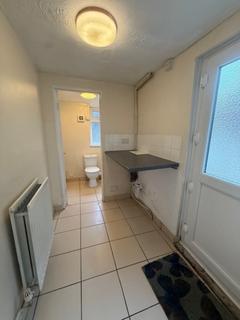 2 bedroom terraced house to rent, Springfield Road, Grantham