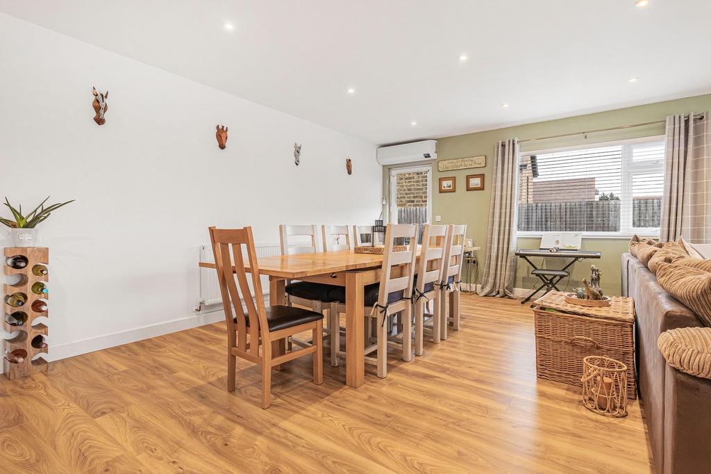 Lounge/Dining Room